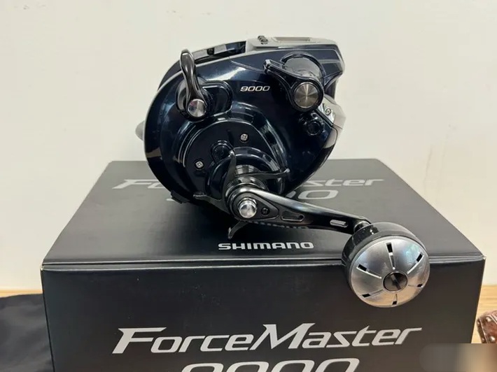 . Moulinet Shimano ForceMaster 9000 (Électrique)